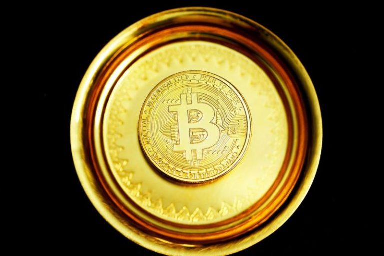 Crypto Market Recap: Bitcoin Hashrate Drops, Coinbase Shares Hit New All-time High